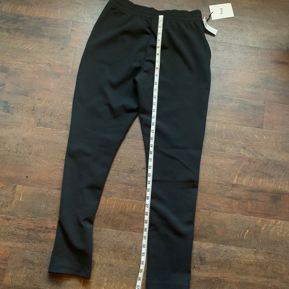 NWT Aritzia TNA Becca Joggers - Picture 2 of 9